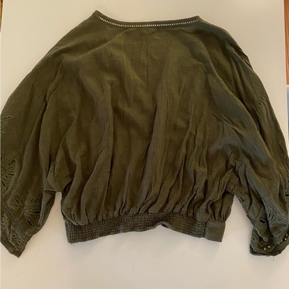 Women’s dark green top, flowy wide arms, buttons in front, v neck - Picture 5 of 5